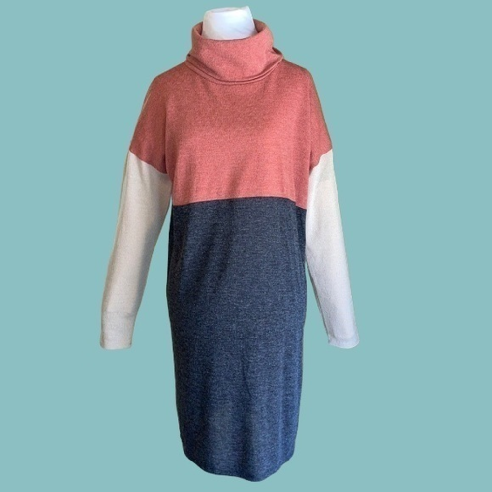 NWT Socialite Size Medium Turtleneck Long Sleeve Dress‎ Coral Gray Oatmeal